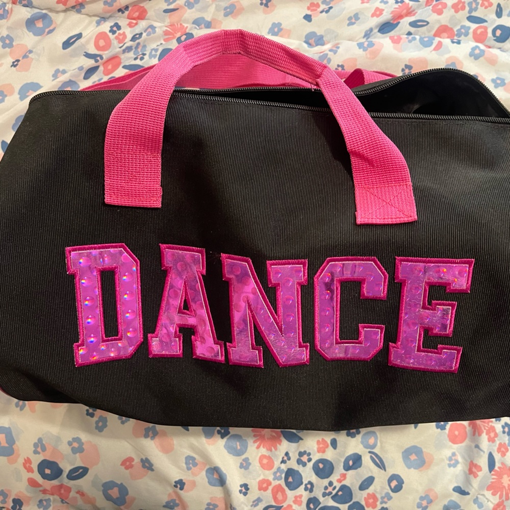 Dance duffle bag. Shoulder strap. Two side pockets. small zip pocket inside.